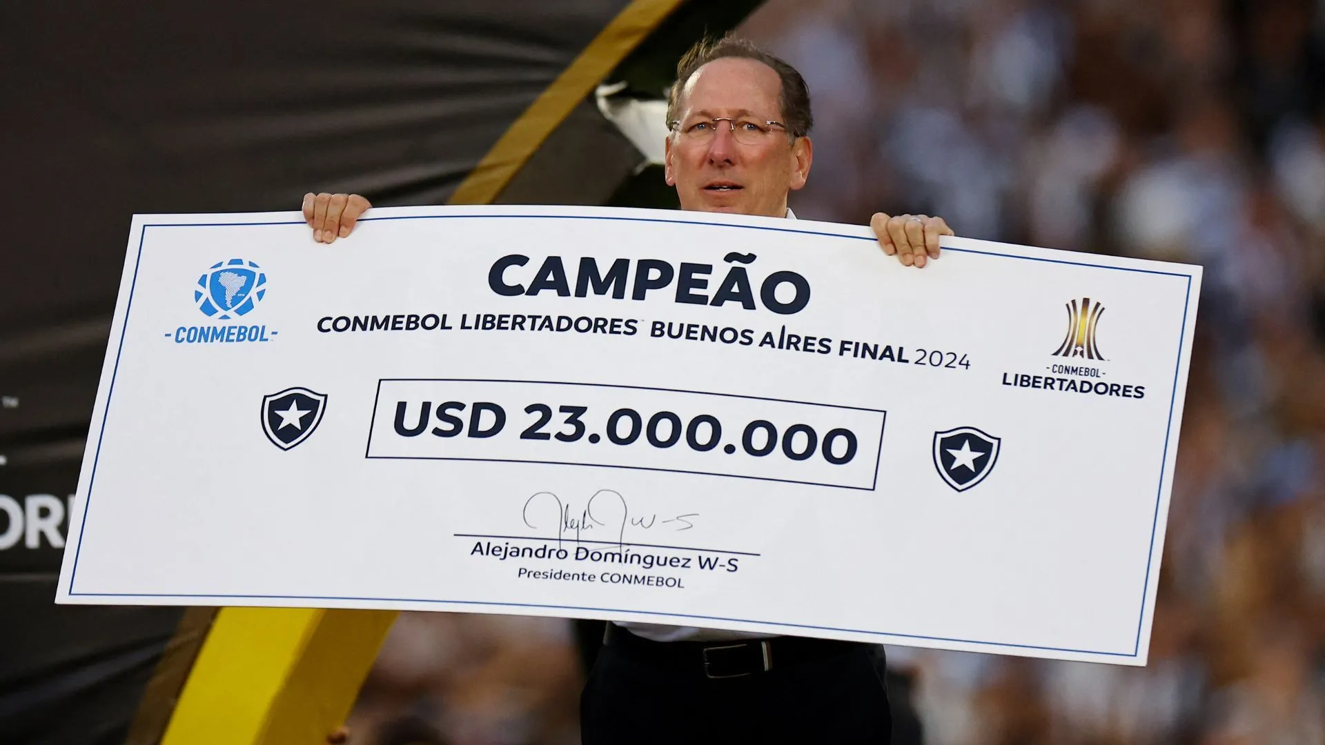 Tỷ phú John Textor, nhà đầu tư đang được đồn đoán muốn mua lại Sheffield Wednesday