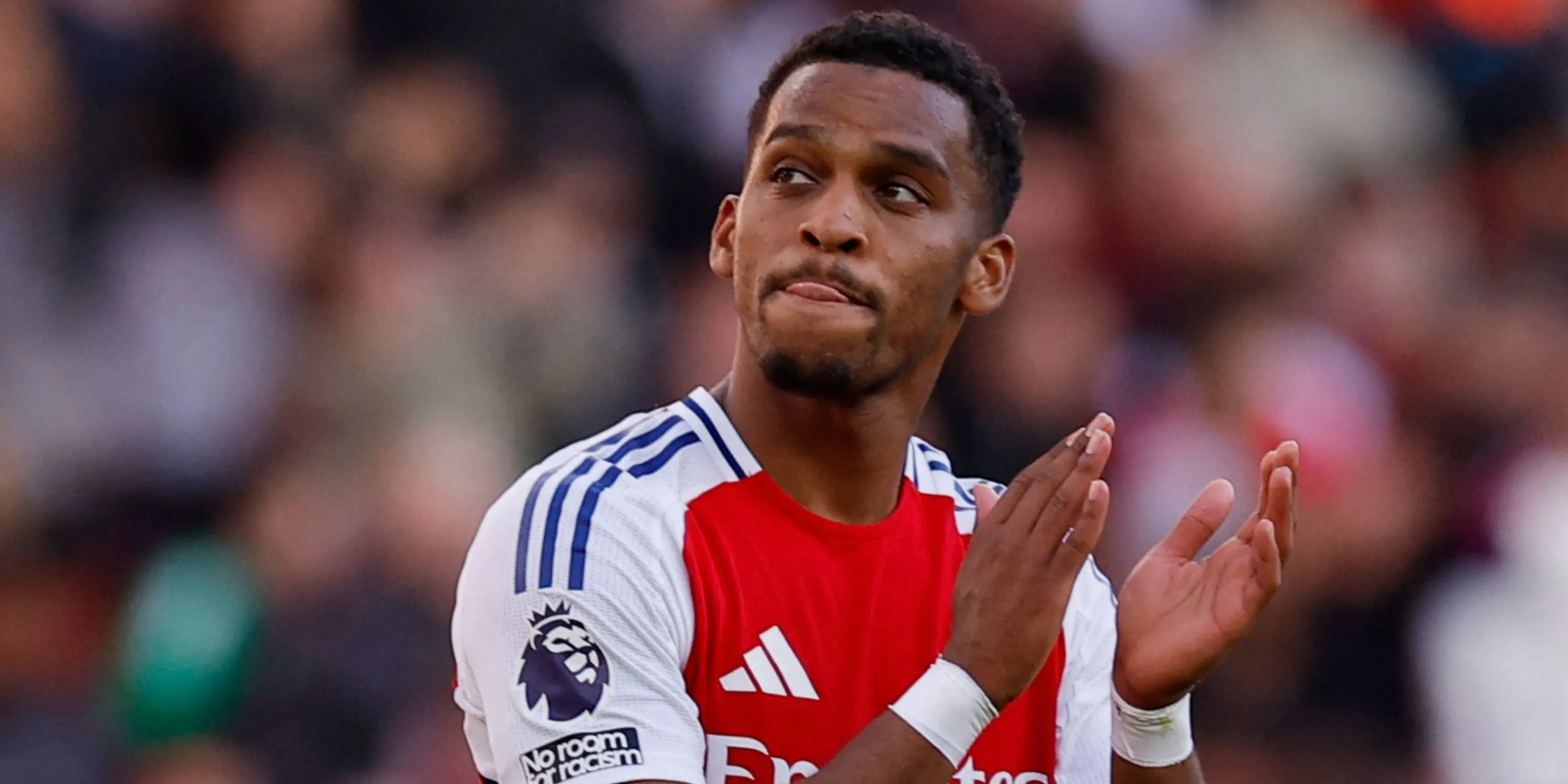 Jurrien Timber - hậu vệ cánh phải Arsenal thể hiện sự linh hoạt và chắc chắn