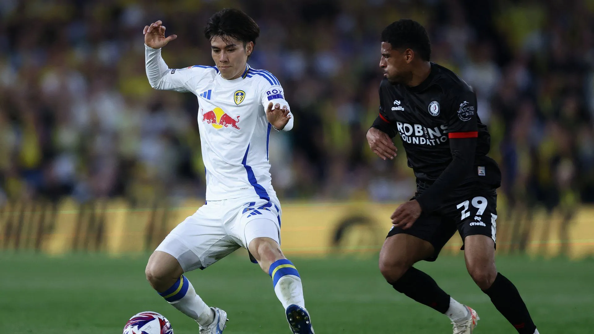 Tiền vệ Marcus McGuane của Huddersfield gặp chấn thương háng kéo dài suốt mùa giải