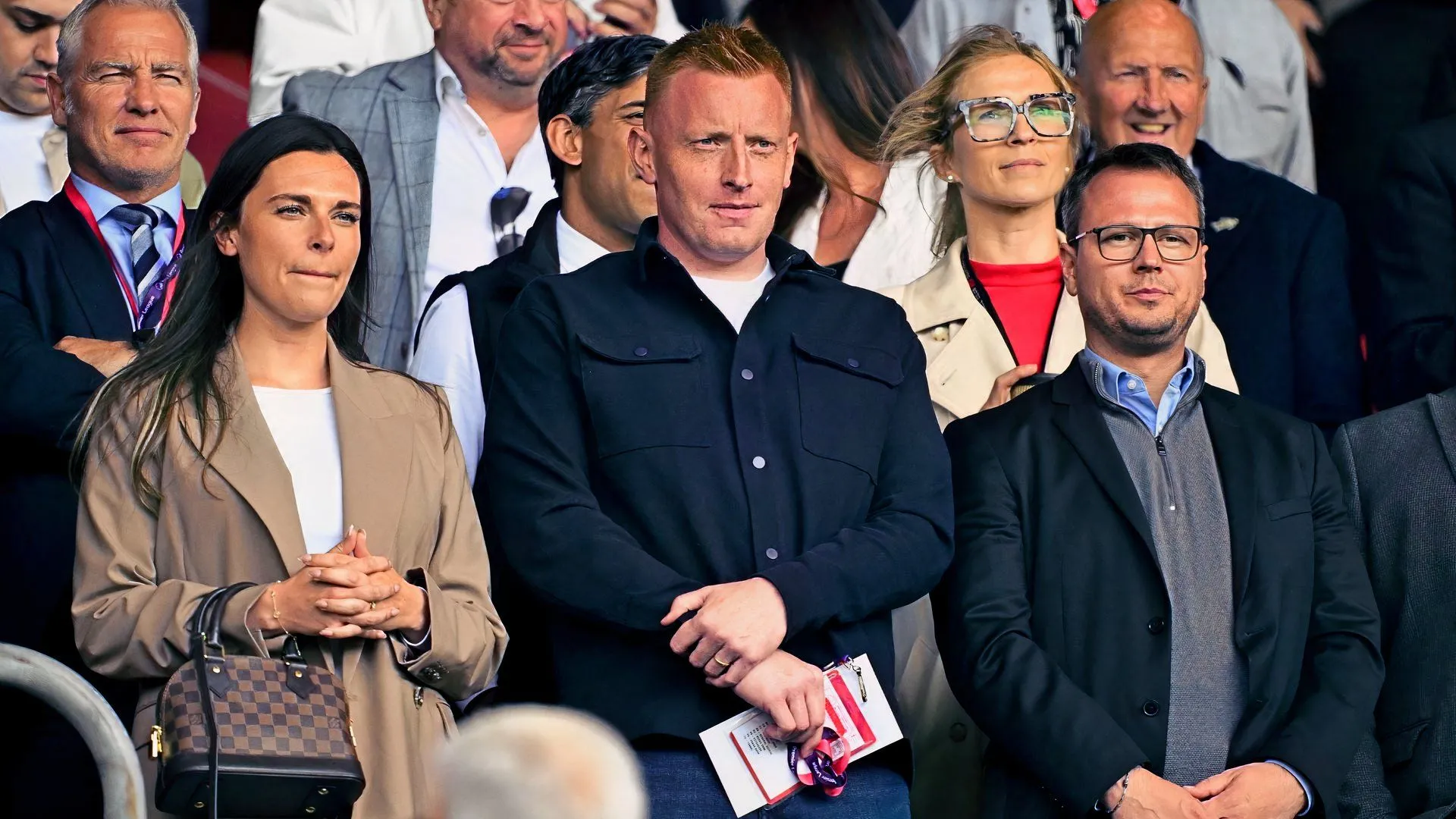 Tonda Eckert và các tuyến lãnh đạo của Southampton FC thảo luận về chiến lược trận đấu