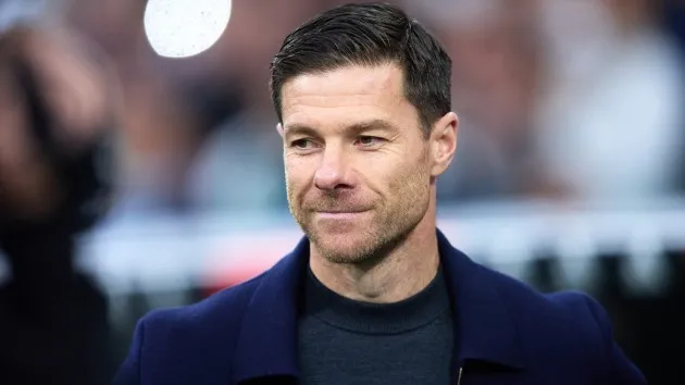 HLV Xabi Alonso đang được đồn đoán là ứng viên thay thế Arne Slot tại Liverpool