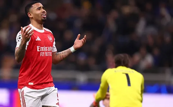 Jesus xúc động khi ghi bàn tại San Siro.